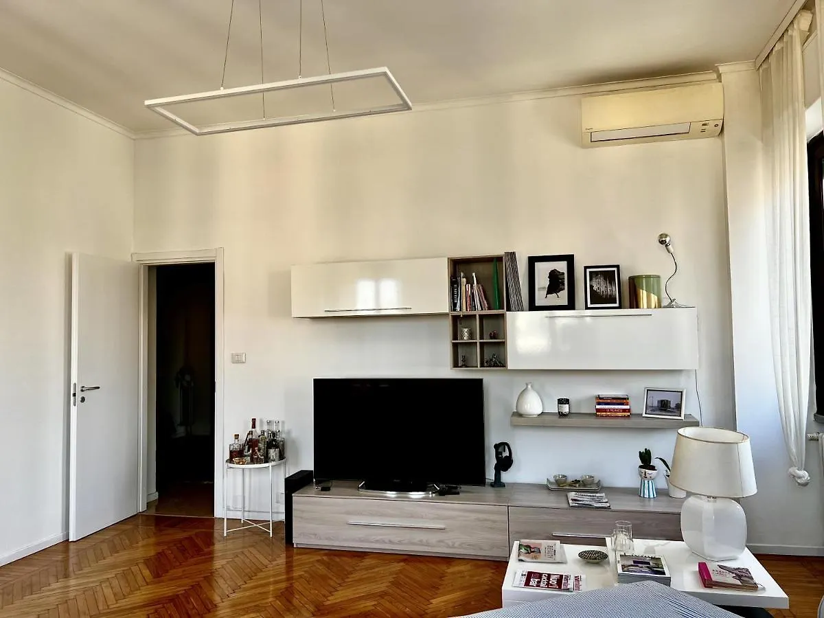#Private Room In Brera District Milan Italie